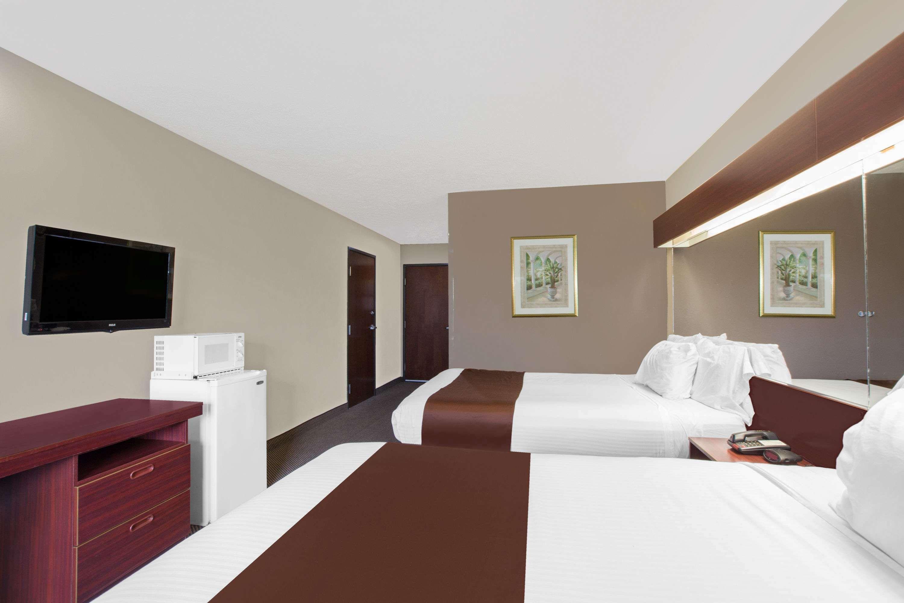 Microtel Inn & Suites - Мерідіан Екстер'єр фото